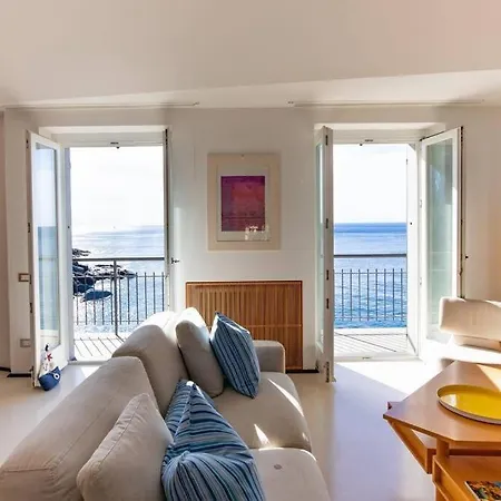 Penthouse Idyllic Seafront * Vernazza