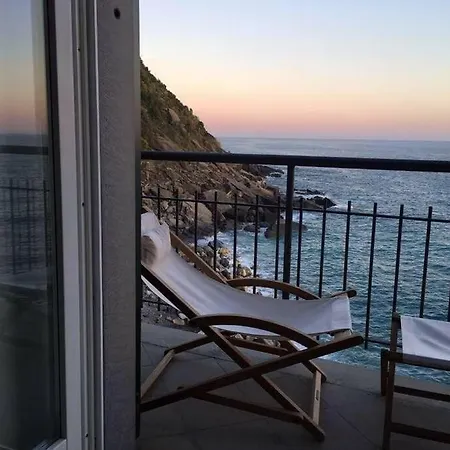Penthouse Idyllic Seafront *